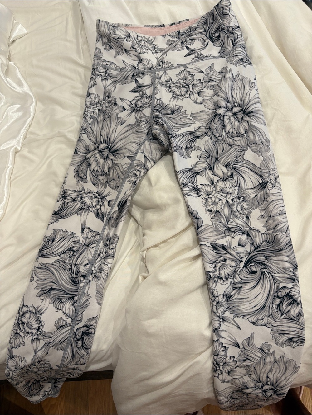 Floral Print Women’s High-Rise athletic Leggings — White & Black